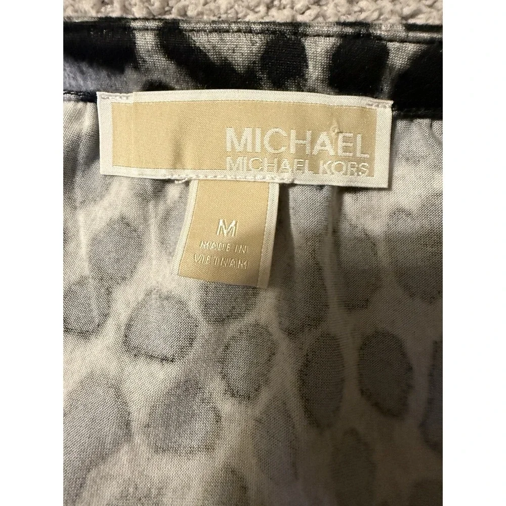 Michael Kors Women's Animal Print Long Sleeve Blouse V-Neck Silver Detail Sz M